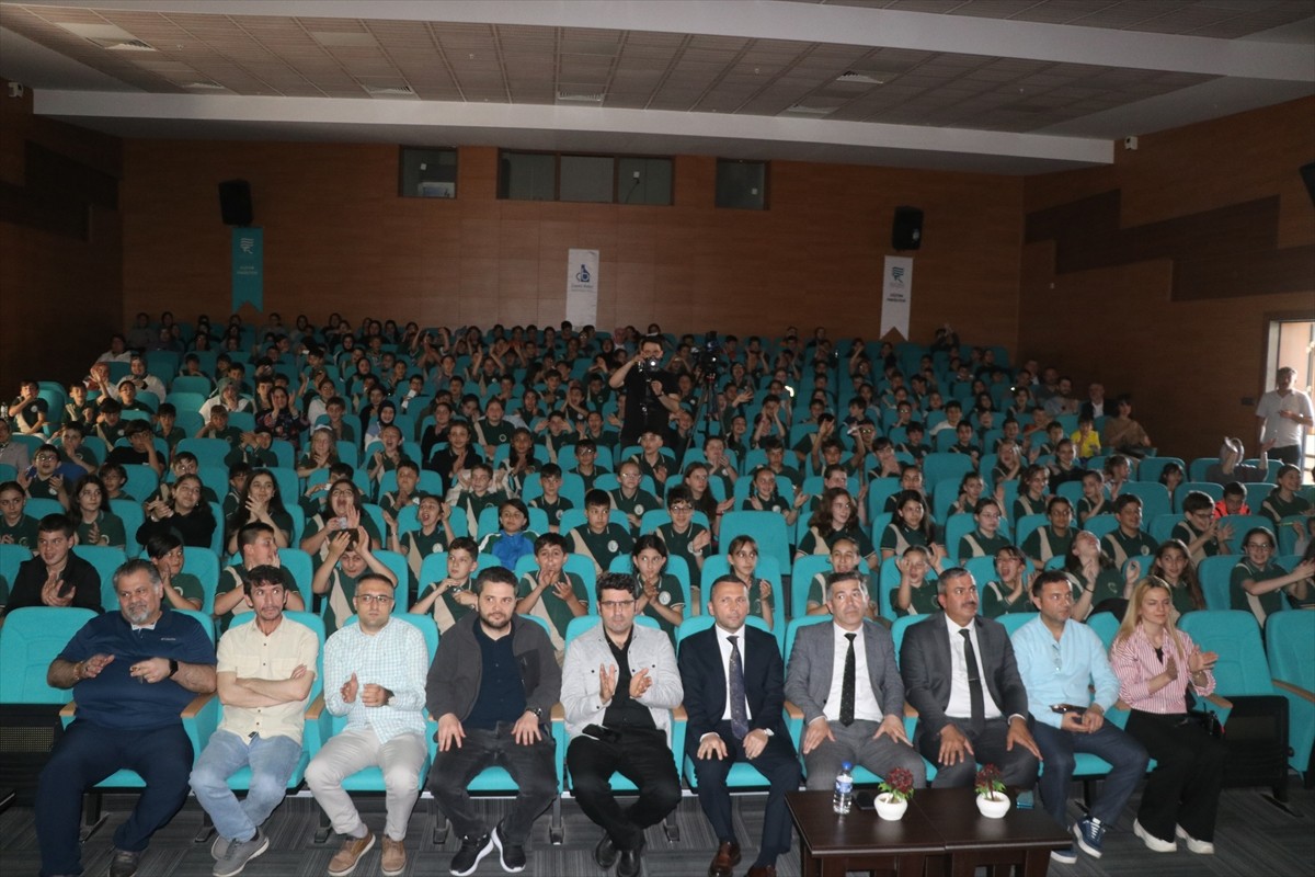 Rize'de öğretmen Mehmet İnal beraber çalıştığı Recep Tayyip Erdoğan Üniversitesi Eğitim Fakültesi...