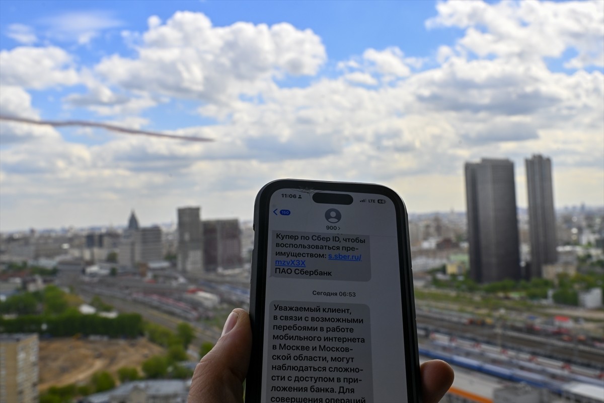 Rusya'nın başkenti Moskova genelinde mobil operatörlerin hizmetlerinde, son günlerde artan...