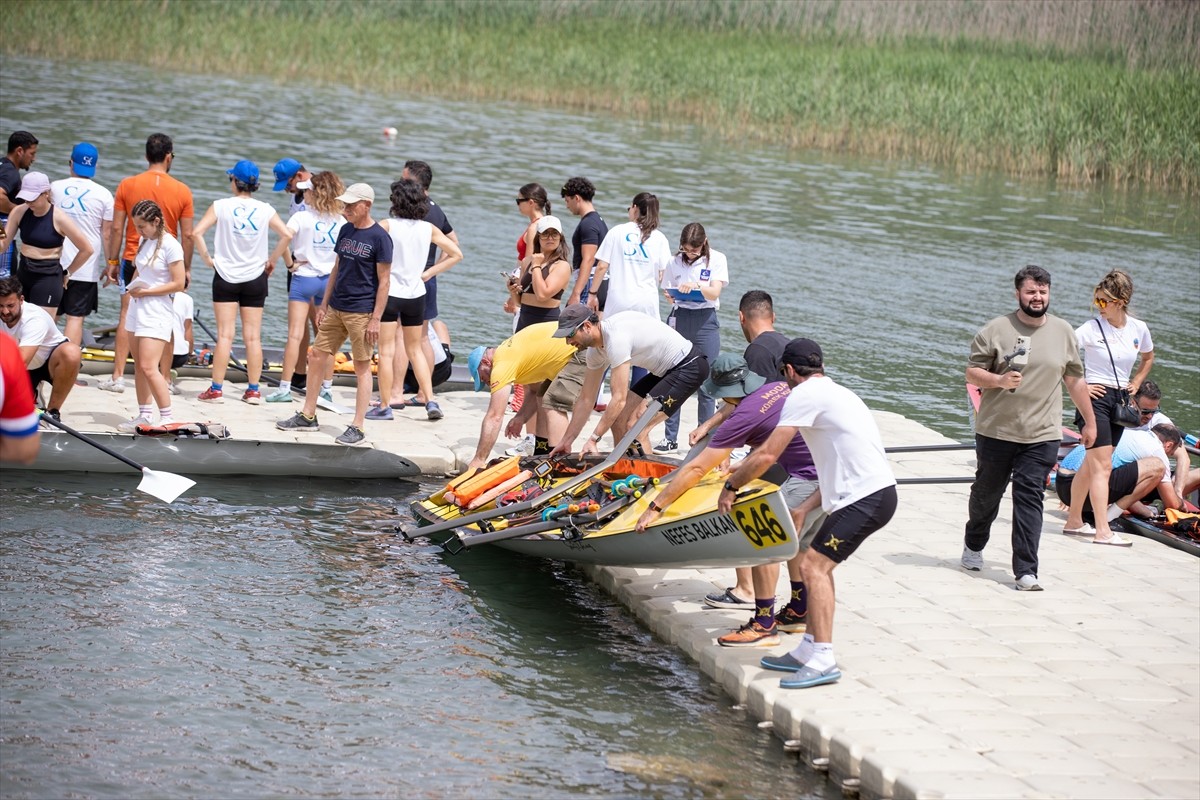 Sakarya'da 19 Mayıs Atatürk'ü Anma, Gençlik ve Spor Bayramı kapsamında "Serdivan Belediyesi...
