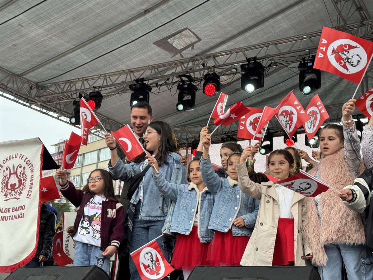Samsun'da, Sahra Sıhhiye Okulu ve Eğitim Merkezi Bölge Bando Komutanlığınca 19 Mayıs Atatürk'ü...