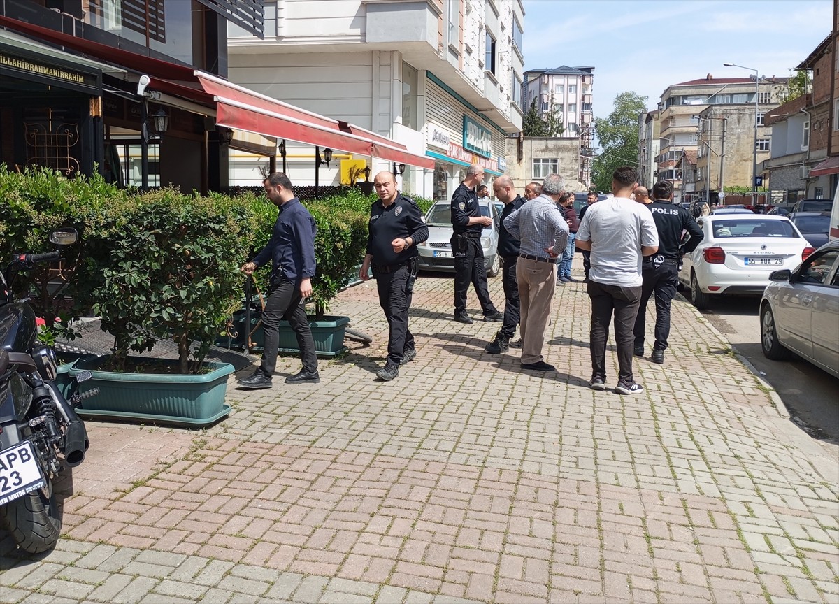 Samsun'un Çarşamba ilçesinde işyerine pompalı tüfekle ateş açılması sonucu bir kişi yaralandı....