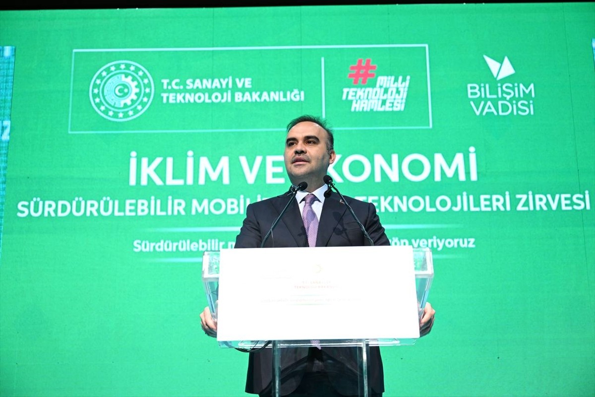 Sanayi ve Teknoloji Bakanı Mehmet Fatih Kacır, Bilişim Vadisi'nde düzenlenen İklim ve Ekonomi...