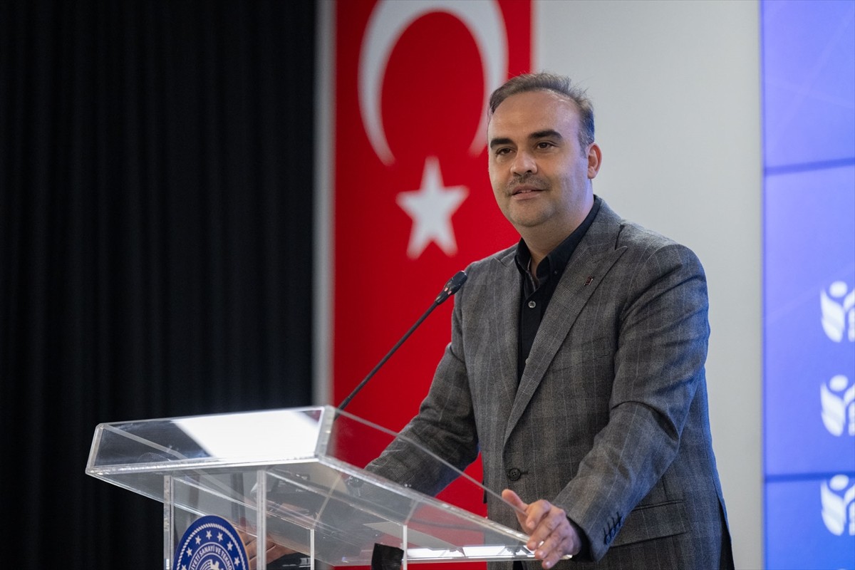 Sanayi ve Teknoloji Bakanı Mehmet Fatih Kacır, Esenler Belediyesi tarafından Esenler Gençlik...