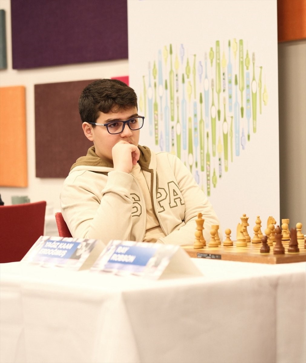 Satrançta dünyanın en genç büyükustası (GM) ünvanına sahip Yağız Kaan Erdoğmuş, İsveç'in Malmö...