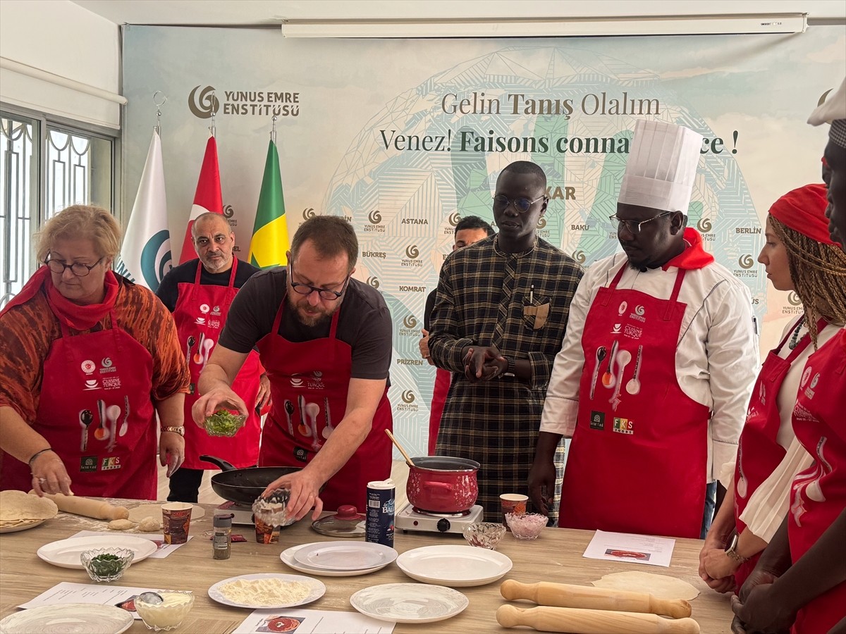 Senegal'in başkenti Dakar'da aşçılık okulu öğrencileri, şef Yunus Emre Akkor ile Kayseri yağlaması...