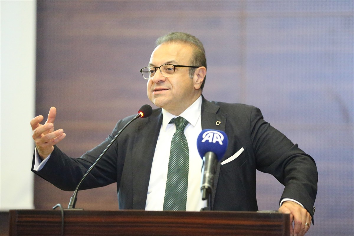 Siirt'te Siirt Üniversitesi (SİÜ) Konferans Salonu'nda "Türkiye Yüzyılı'nda Avrupa Birliği (AB)...