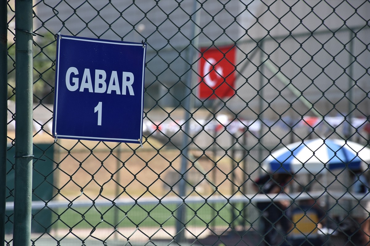 Şırnak'ta düzenlenen 4. Uluslararası Cudi Cup Tenis Turnuvası'na, çeyrek final karşılaşmalarıyla...