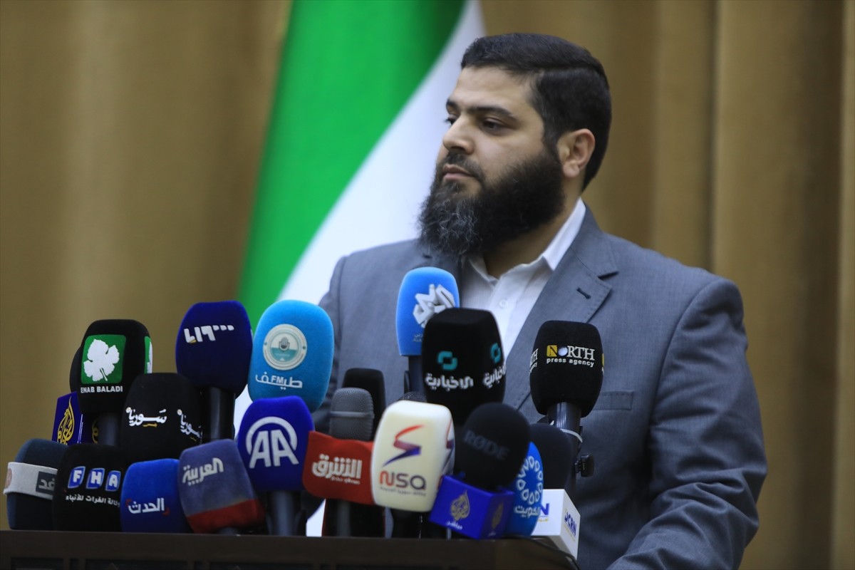 Suriye yönetimi, başkent Şam'ın güneyinde yer alan Ceramane Mahallesi'nde bazı Dürzi silahlı...