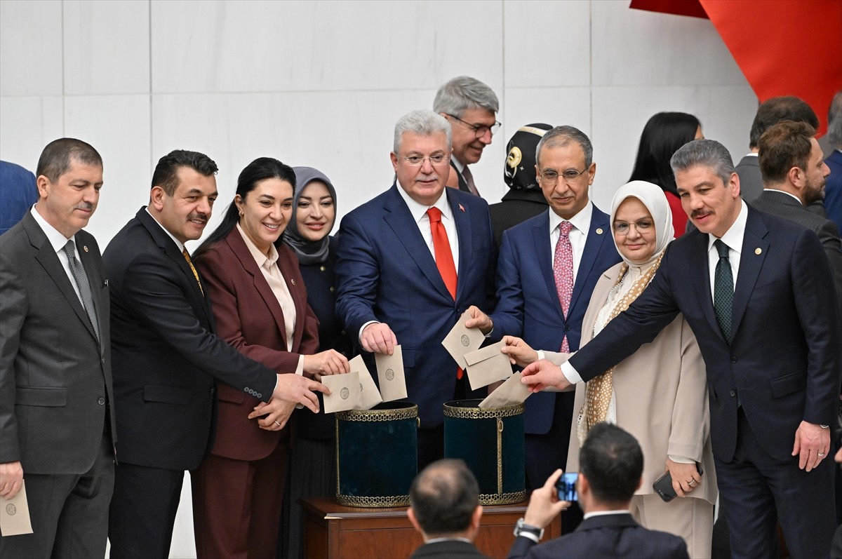 TBMM Genel Kurulu, TBMM Başkanı Numan Kurtulmuş başkanlığında toplandı. Grup önerilerinin ardından...
