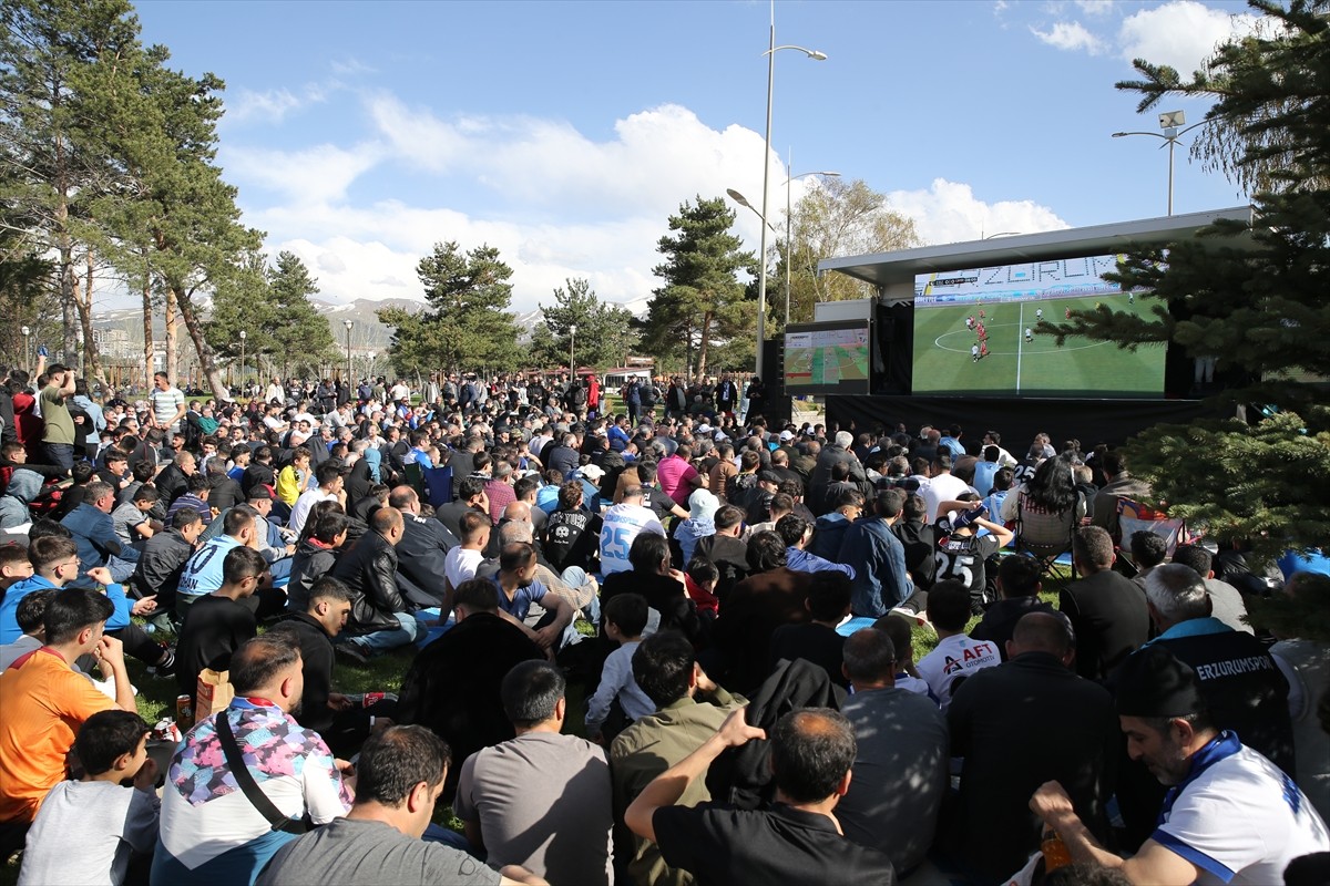 Trendyol 1. Lig'in 35. haftasında evindeki Uğur Okulları İstanbulspor karşılaşmasında yaşanan saha...