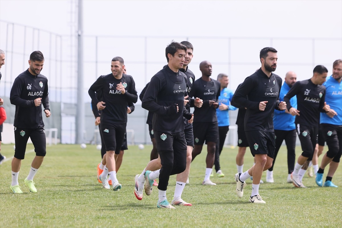 Trendyol 1. Lig ekiplerinden Alagöz Holding Iğdır FK, küme düşme hattındayken yakaladığı...