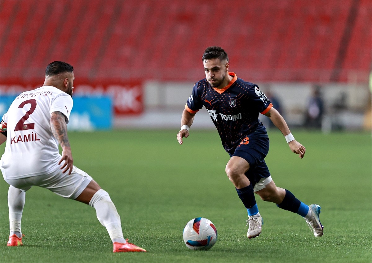 Trendyol Süper Lig'in 34. haftasında Atakaş Hatayspor ile RAMS Başakşehir, Mersin Stadyumu'nda...