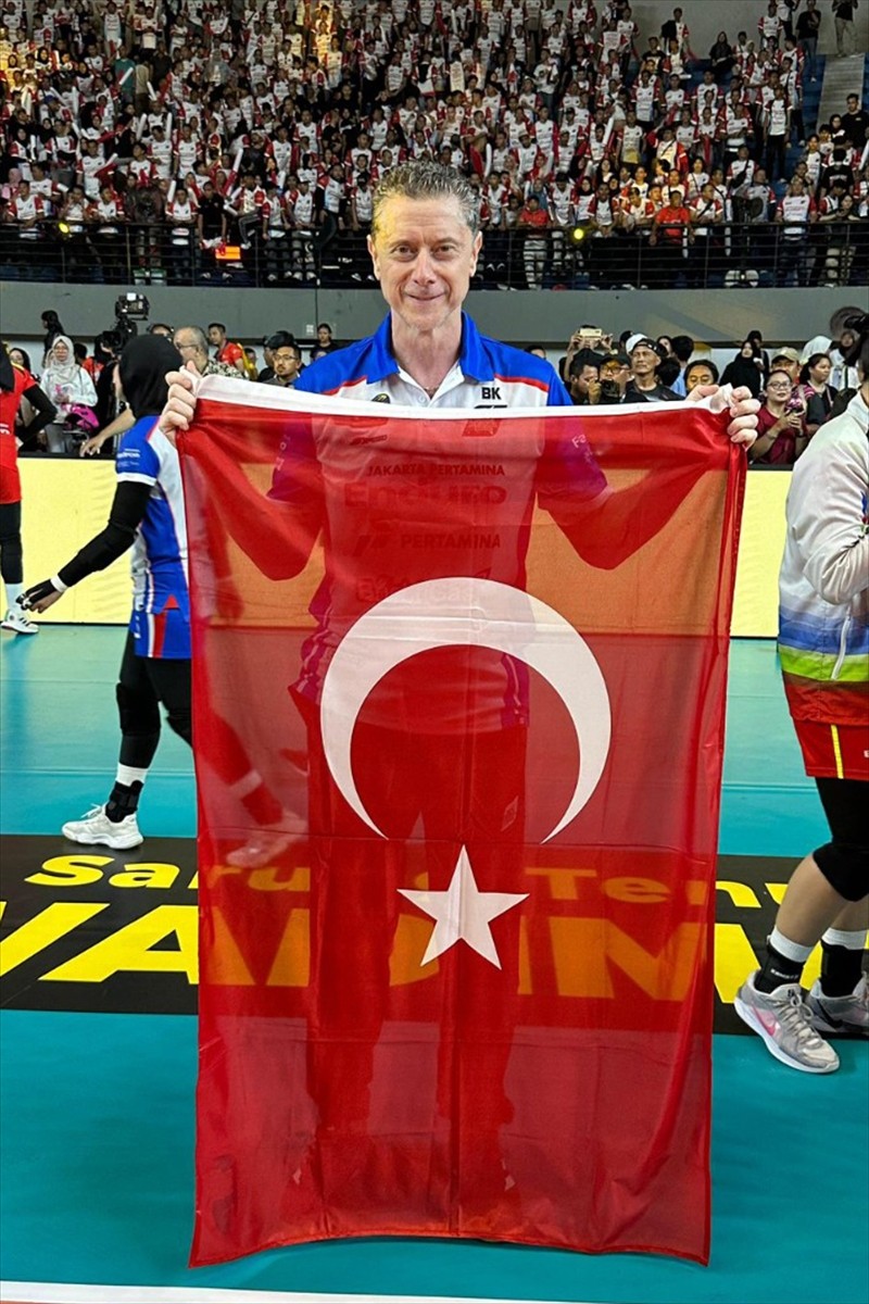 Türk başantrenör Bülent Karslıoğlu, Voleybolda Endonezya Kadınlar 1. Lig takımlarından Jakarta...