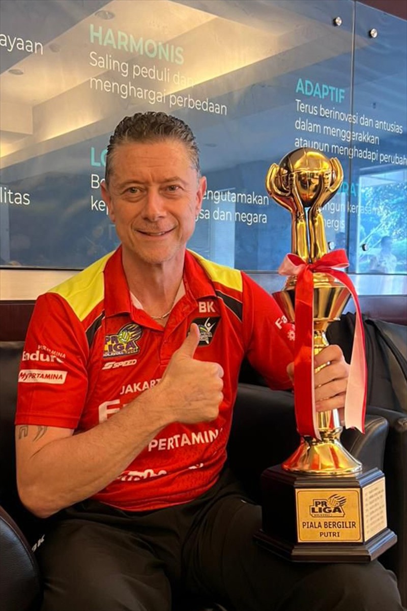 Türk başantrenör Bülent Karslıoğlu, Voleybolda Endonezya Kadınlar 1. Lig takımlarından Jakarta...