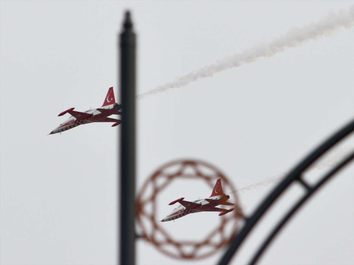 Türk Hava Kuvvetlerinin akrobasi timi Türk Yıldızları ile SOLOTÜRK, 19 Mayıs Atatürk'ü Anma...