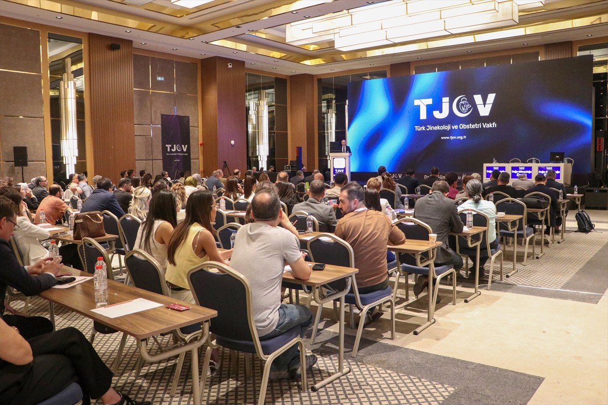 Türk Jinekoloji ve Obstetri Vakfı (TJOV) tarafından Diyarbakır'da düzenlenen kadın hastalıkları ve...