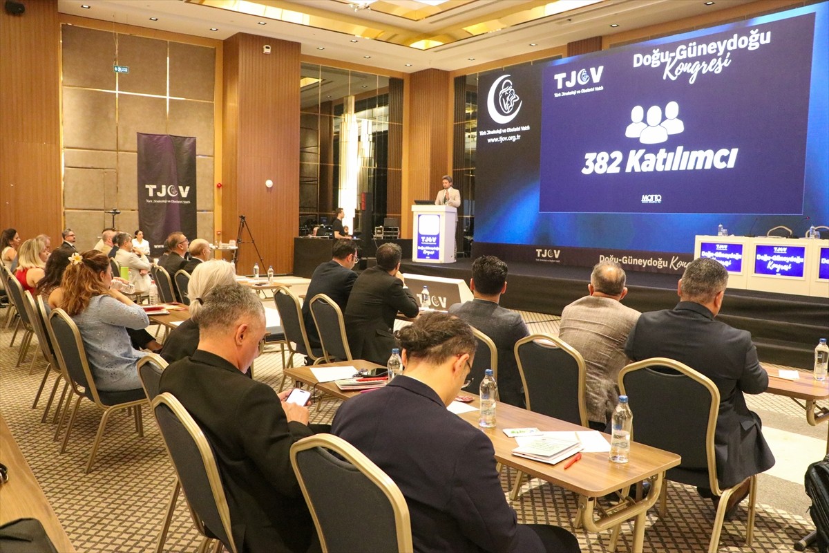 Türk Jinekoloji ve Obstetri Vakfı (TJOV) tarafından Diyarbakır'da düzenlenen kadın hastalıkları ve...