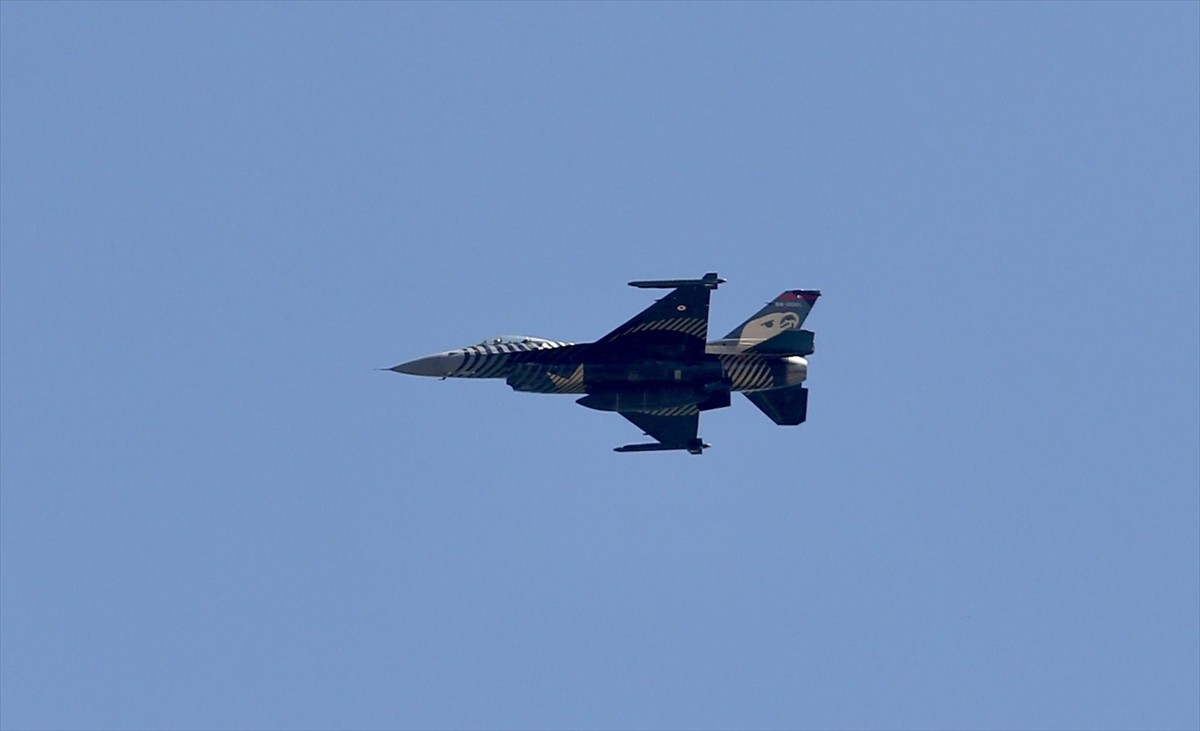 Türk Silahlı Kuvvetlerinin akrobasi timi SOLOTÜRK, 19 Mayıs Atatürk'ü Anma, Gençlik ve Spor...