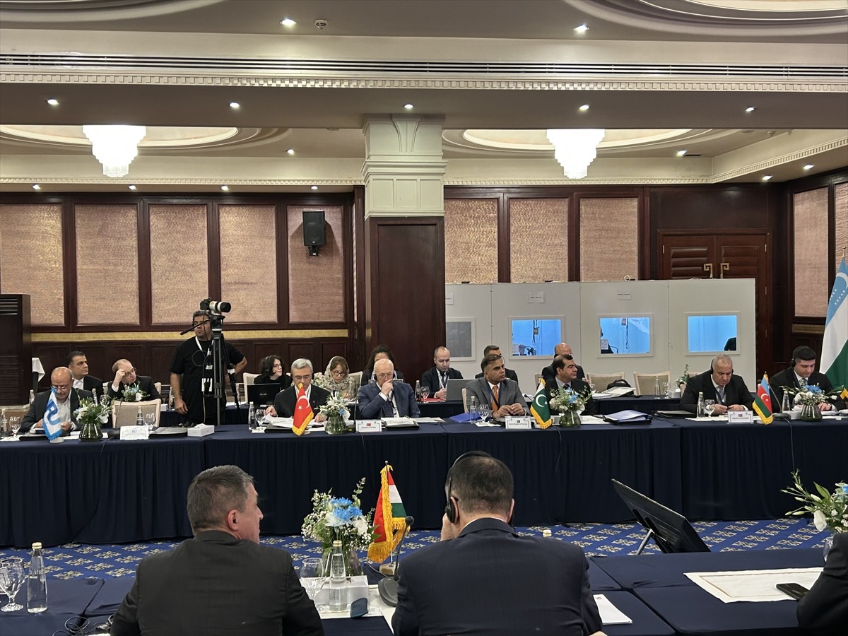 Türkiye'nin kurucularından olduğu Ekonomik İşbirliği Teşkilatı (EİT) üyesi ülkelerin 10'uncu...