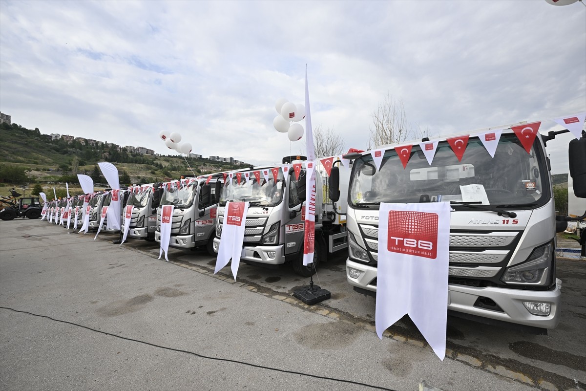 Türkiye Belediyeler Birliği (TBB), 57 belediyeye 59 yeni araç desteğinde bulundu. Ankara'da...