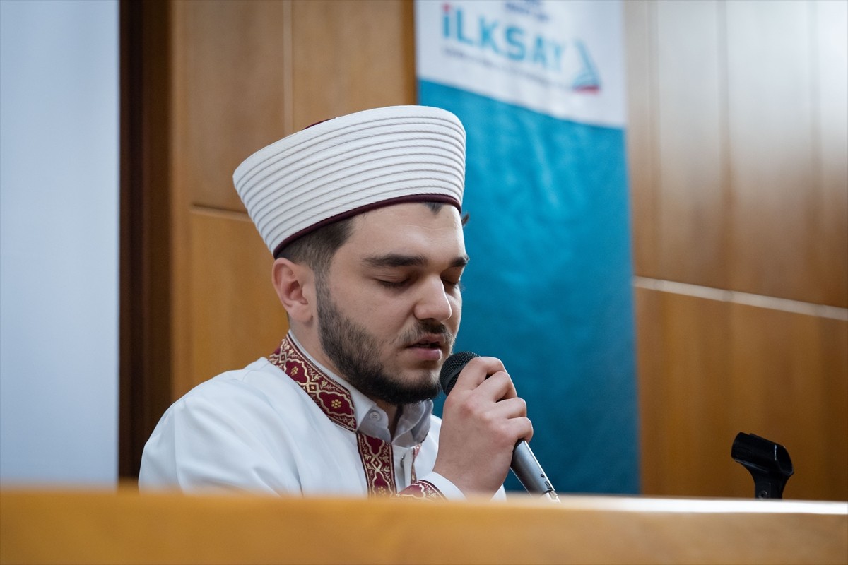 Türkiye Diyanet Vakfı'nın (TDV), 2025 Aile Yılı etkinlikleri kapsamında düzenlediği "Ailem: En...