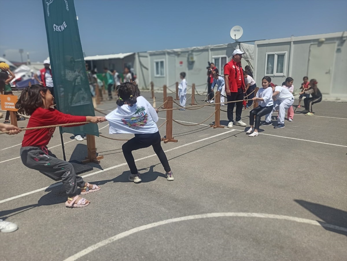 Türkiye Geleneksel Spor Dalları Federasyonunun Geleneksel Oyunlar Tırı, 6 Şubat 2023'teki...