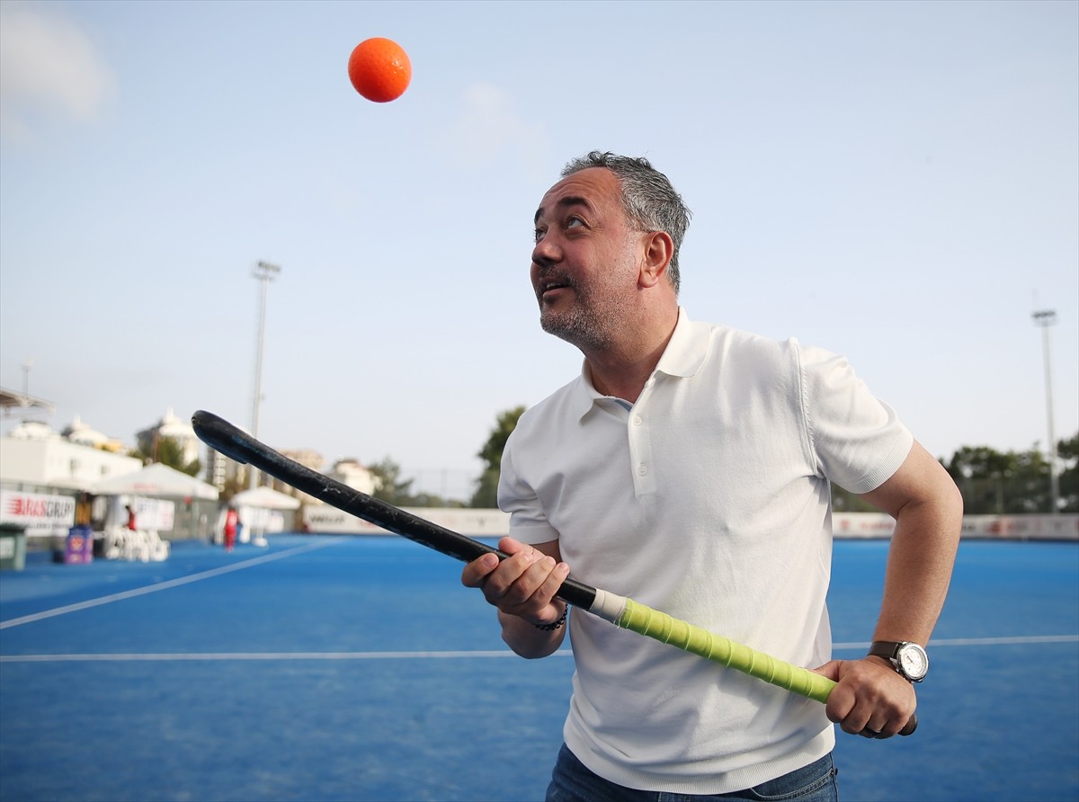 Türkiye Hokey Federasyonu Başkanı Mustafa Çakır, Açık Alan Hokeyi Kadınlar ve Erkekler Süper Ligi...