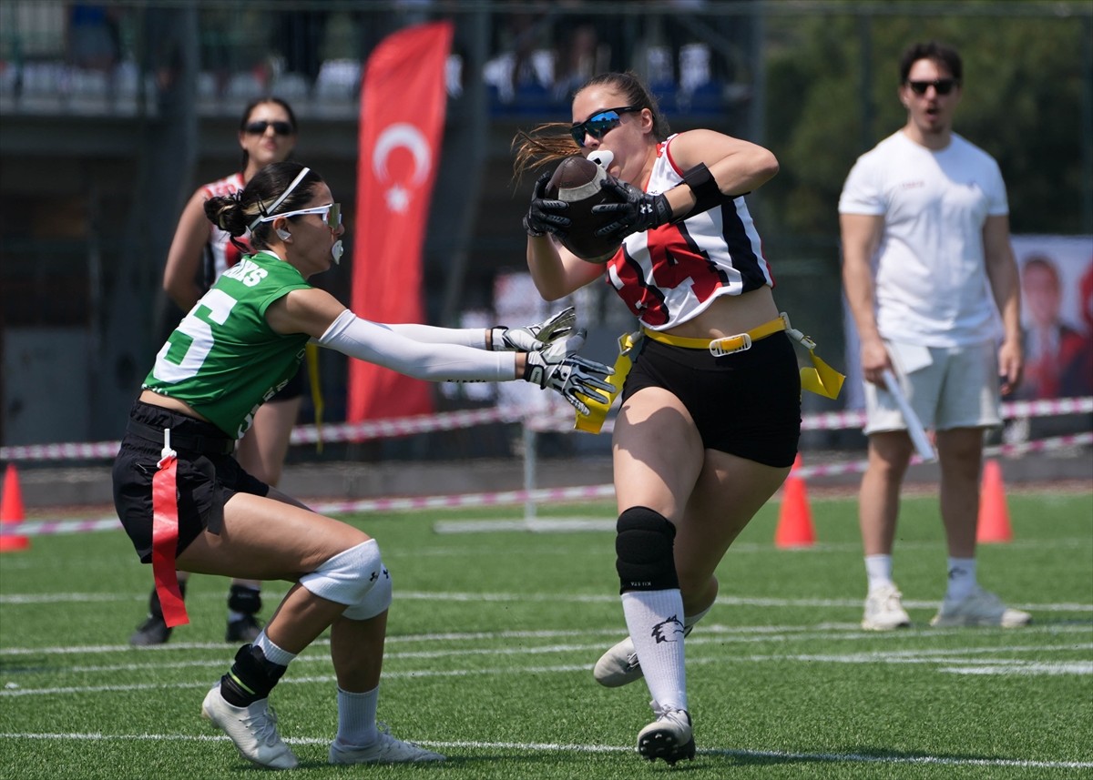 Türkiye Ragbi Federasyonu çatısı altındaki bayrak (flag) futbolunda kadın milli takımına seçilen...