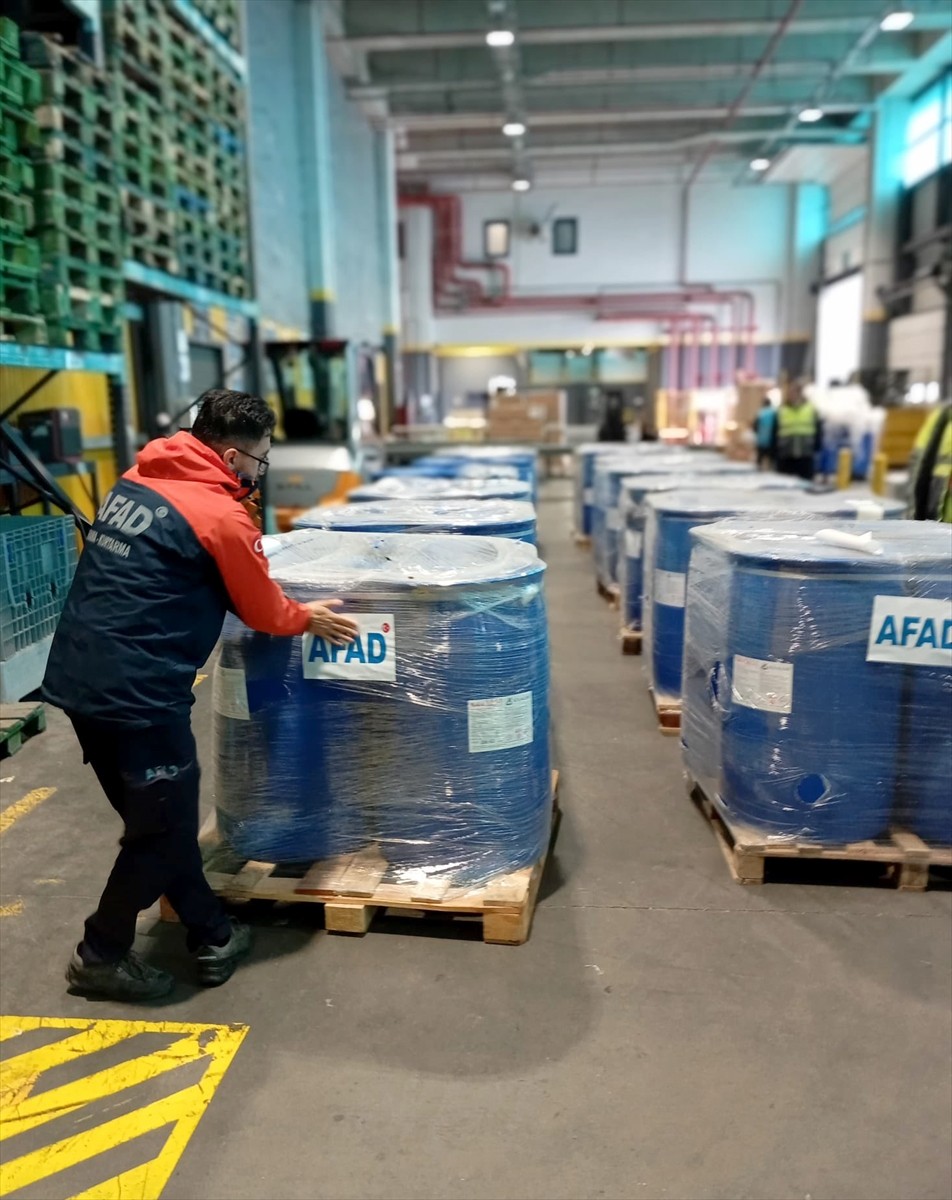 Türkiye, Sudan'ın geçici başkenti konumundaki Port Sudan'da 5 Mayıs'ta yakıt depolarının hedef...