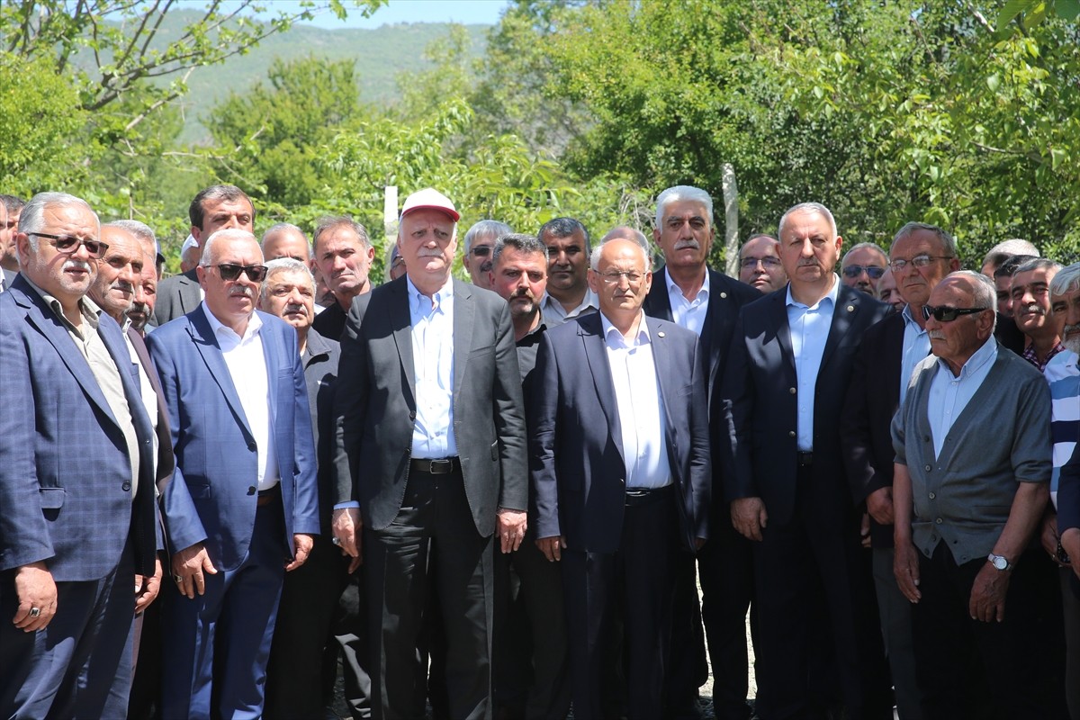 Türkiye Ziraat Odaları Birliği (TZOB) Genel Başkanı Şemsi Bayraktar, Tokat'ta dondan etkilenen...