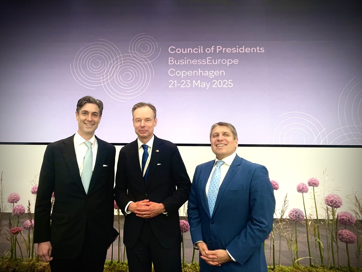 TÜSİAD Başkan Yardımcısı Yücaoğlu (sağda), Danimarka'nın başkenti Kopenhag'da düzenlenen Avrupa İş...