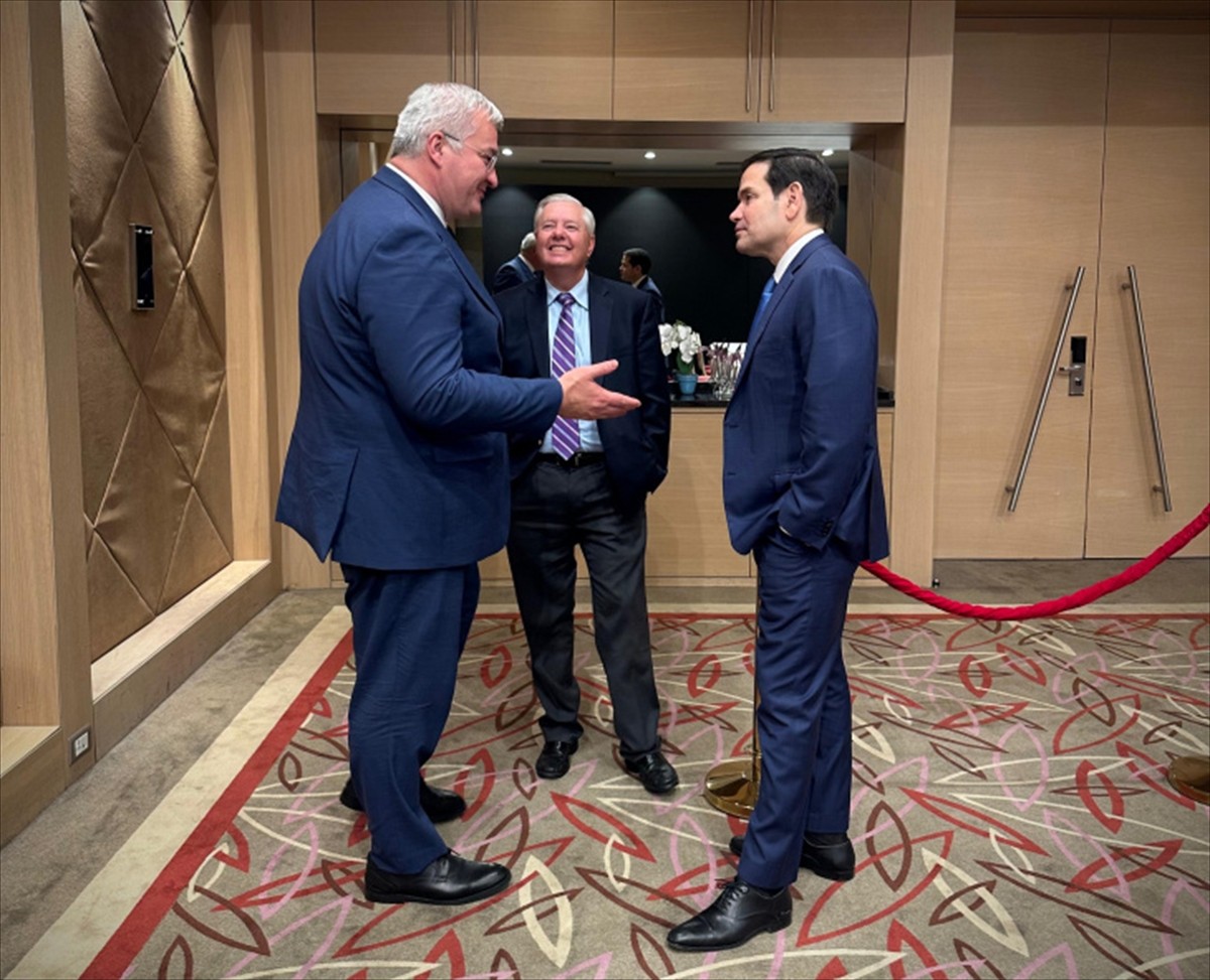 Ukrayna Dışişleri Bakanı Andrii Sybiha (solda), NATO Dışişleri Bakanları Gayriresmi Toplantısı’na...