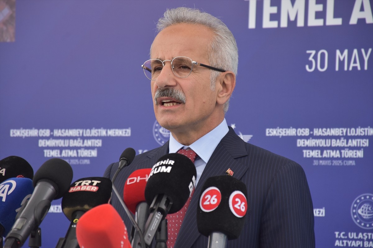 Ulaştırma ve Altyapı Bakanı Abdulkadir Uraloğlu, Eskişehir OSB-Hasanbey Lojistik Merkezi demir...