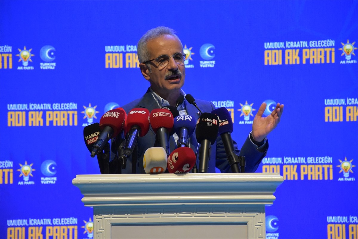 Ulaştırma ve Altyapı Bakanı Abdulkadir Uraloğlu, partisinin Hamamizade İhsan Bey Kültür...