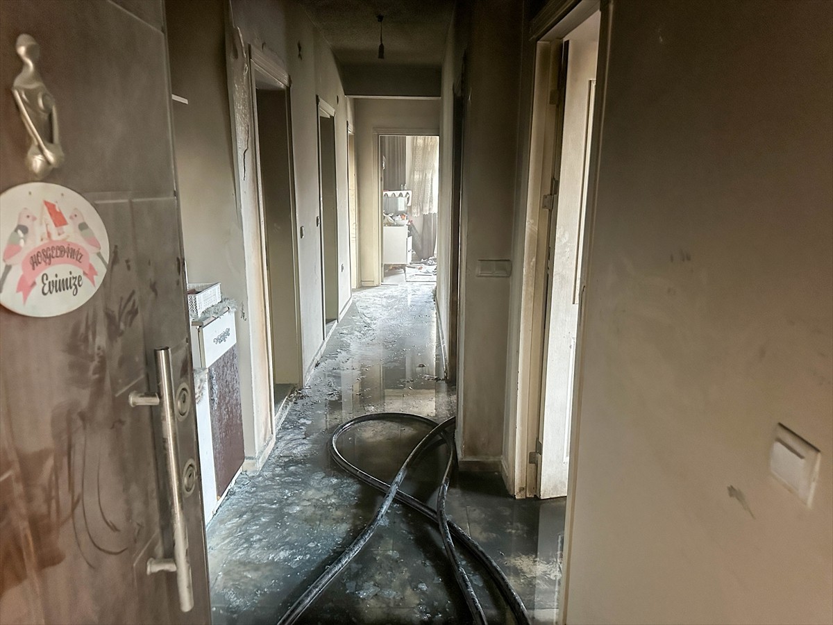 Uşak'ta, kendisi hakkında suç duyurusunda bulunmak için polis merkezine giden karısına ait 2...