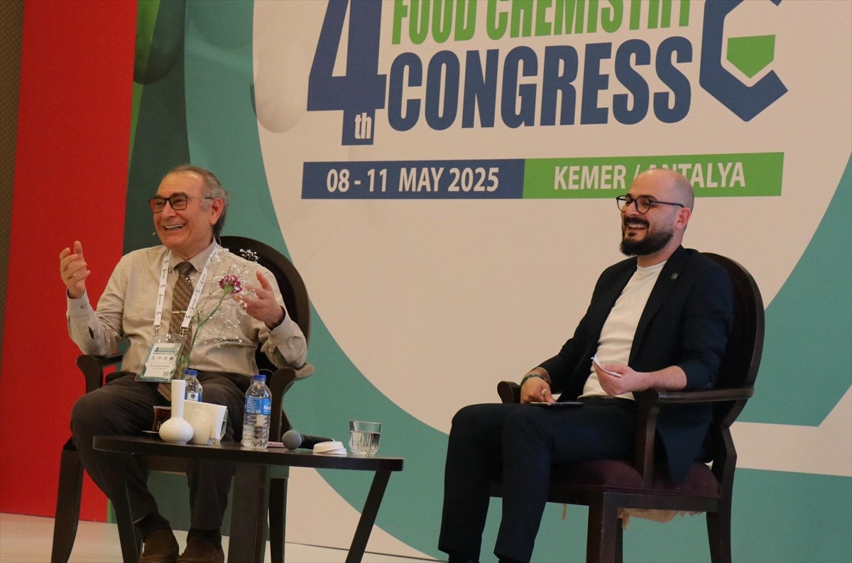 Üsküdar Üniversitesi, Yıldız Teknik Üniversitesi ve Kimyagerler Derneği işbirliğiyle bu yıl "Gıda...