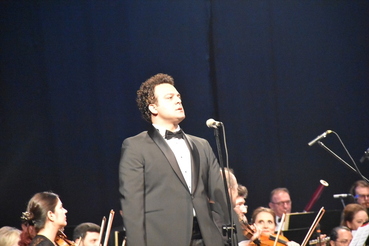 Usta müzisyenler ile genç sanatçıları bir araya getiren Beta Enerji Filarmoni Orkestrası, Adana’da...