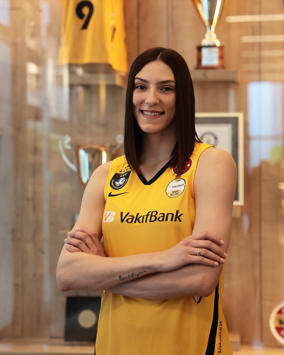 VakıfBank Kadın Voleybol Takımı, Sırp pasör çaprazı Tijana Boskovic'i transfer ettiğini...