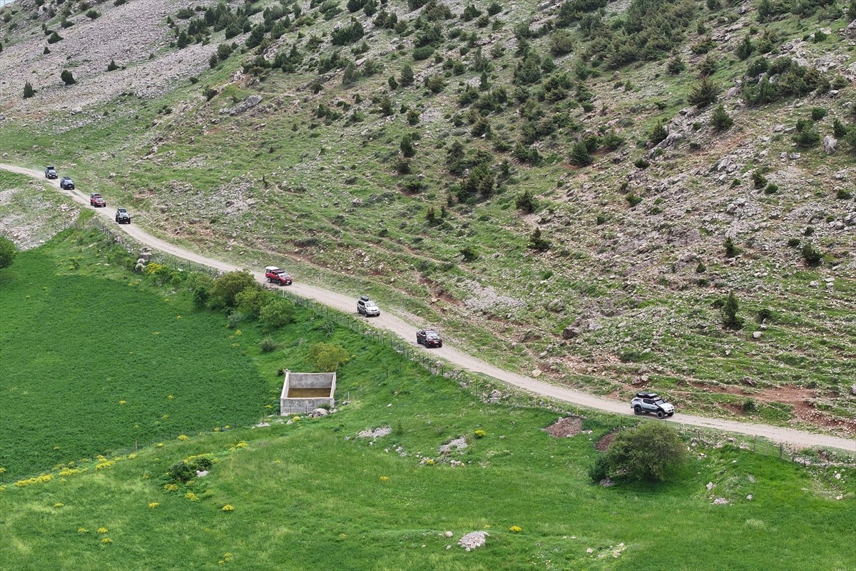 Van'da "Anadolu İlleri Gönül Köprüsü" sosyal sorumluluk projesi kapsamında düzenlenen off-road...
