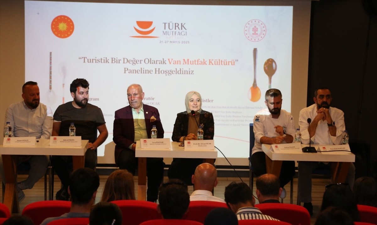 Van Büyükşehir Belediyesi ve Kültür ve Turizm İl Müdürlüğünce Van Müzesi Konferans Salonu'nda...