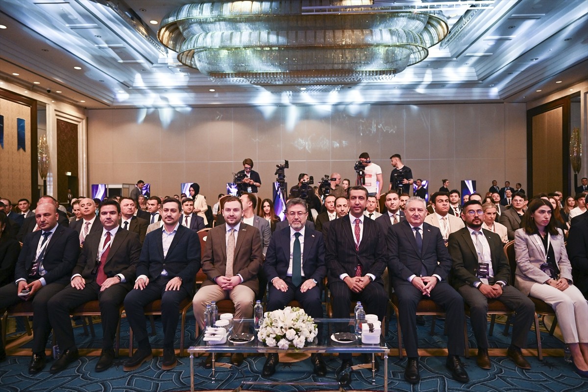 Yapay Zeka Politikaları Derneği (AIPA) tarafından "AI Tomorrow Summit 2025" etkinliği düzenlendi....