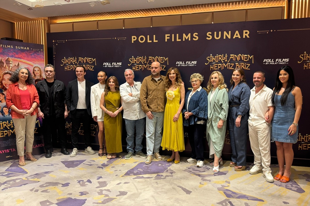 Yapımcılığını Polat Yağcı'nın (sol 7) üstlendiği, 2000'li yılların sevilen dizisi "Sihirli Annem"...