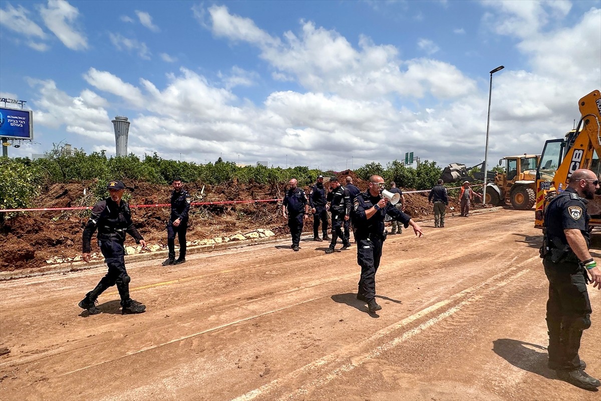Yemen'deki Husiler, İsrail'in başkenti Tel Aviv'deki Ben Gurion Havaalanı'nı füzeyle vurdu. İsrail...