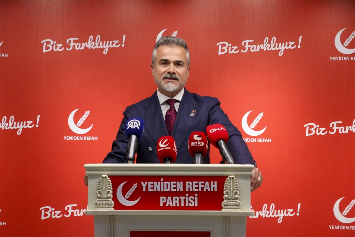 Yeniden Refah Partisi Genel Başkan Yardımcısı Suat Kılıç, parti genel merkezindeki Merkez Yürütme...