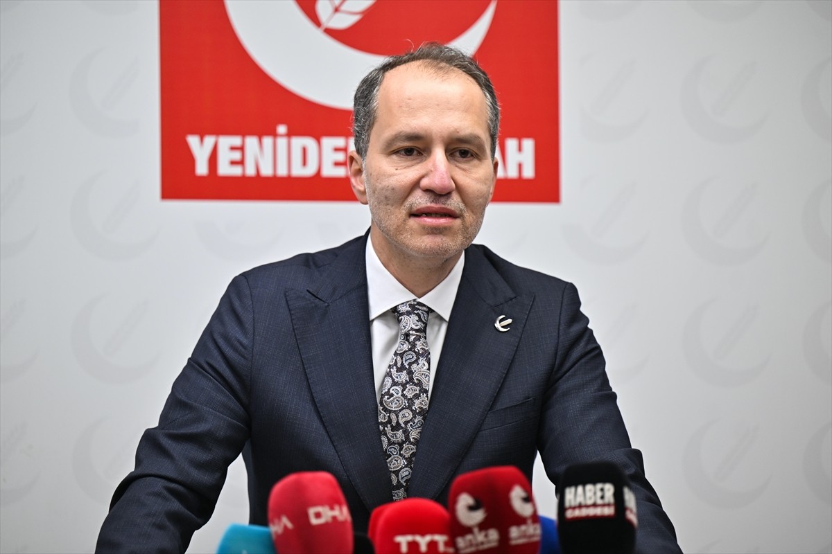 Yeniden Refah Partisi Genel Başkanı Fatih Erbakan, terör örgütü PKK'nın fesih ve silah bırakma...