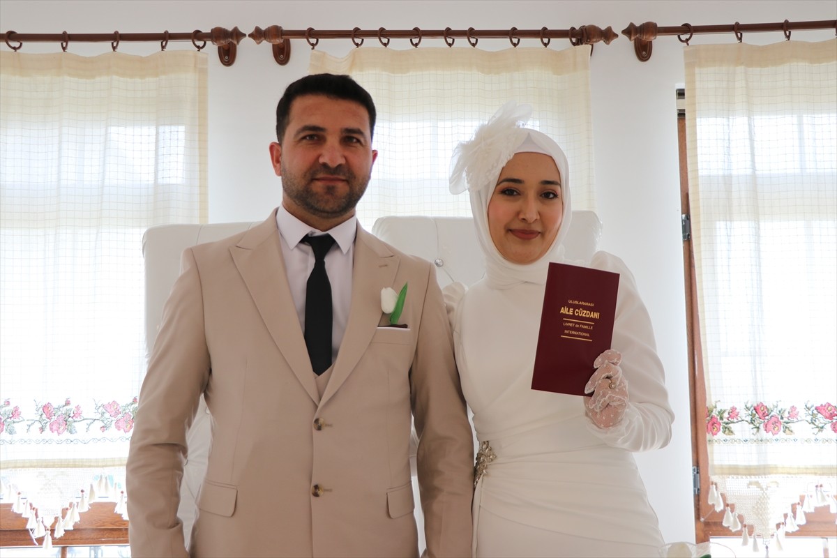  Yozgat'ta çiftlerin evlenmek için 25 Mayıs 2025'i tercih etmesi, nikah dairelerinde yoğunluk...
