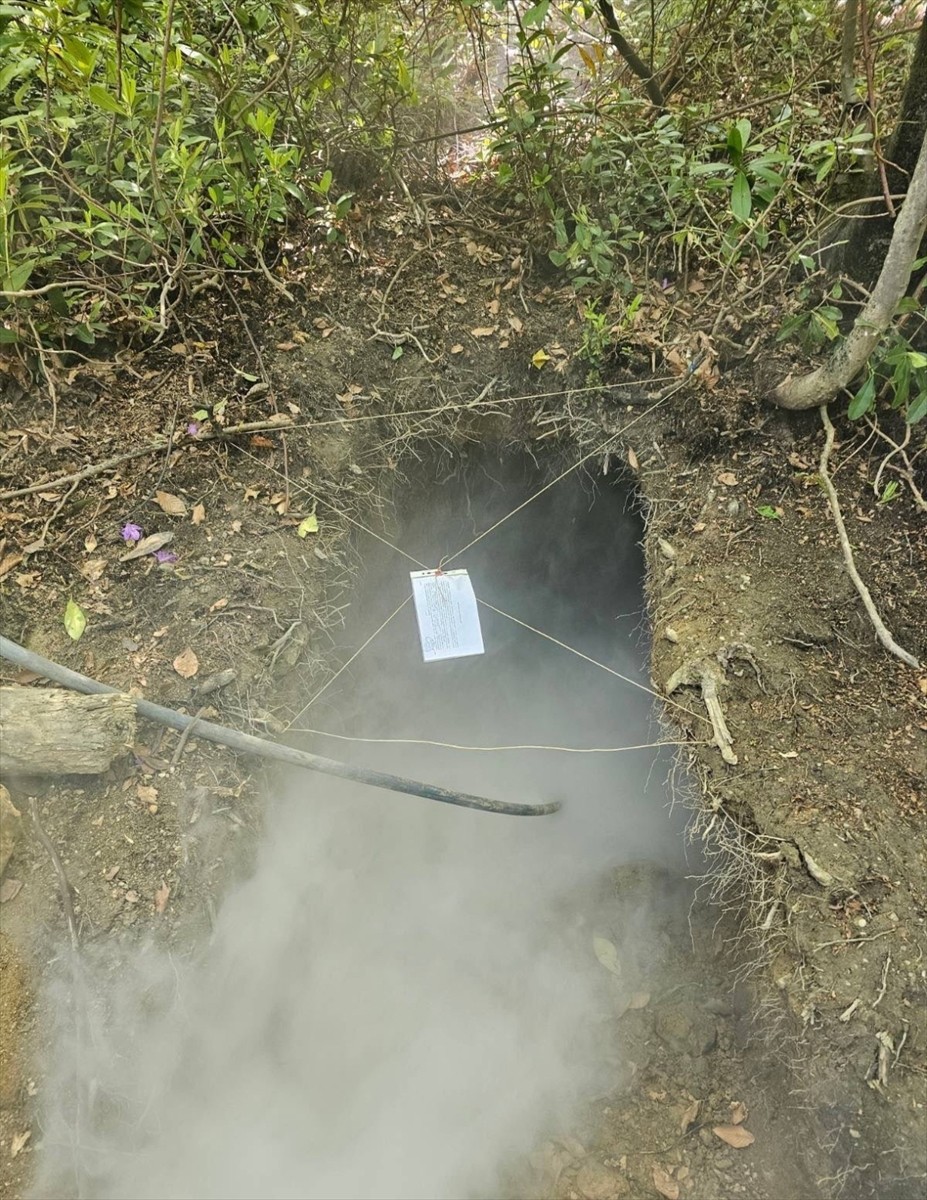 Zonguldak'ta ruhsatsız işletildiği belirlenen 9 maden ocağı kapatıldı. Ekipler tarafından...