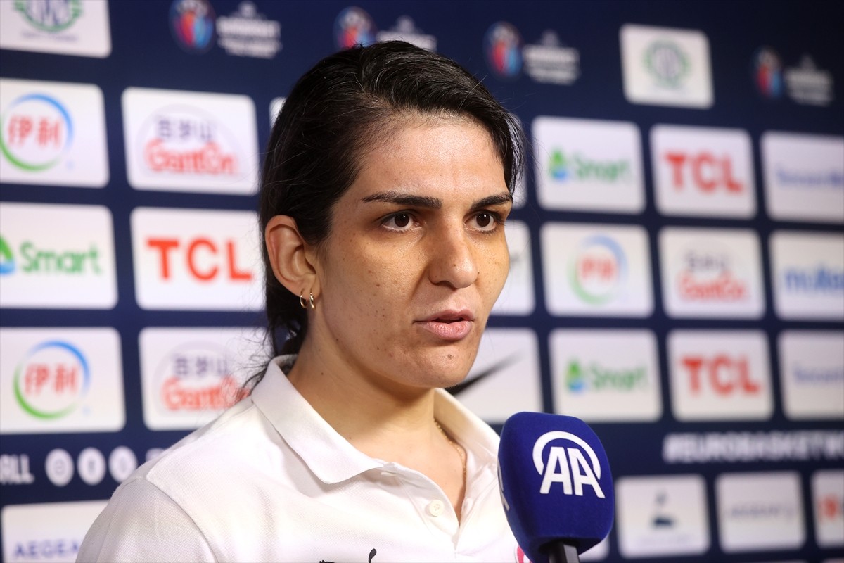 A Milli Kadın Basketbol Takımı'nın oyun kurucusu Pelin Bilgiç, Barış ve Dostluk Salonu'nda...