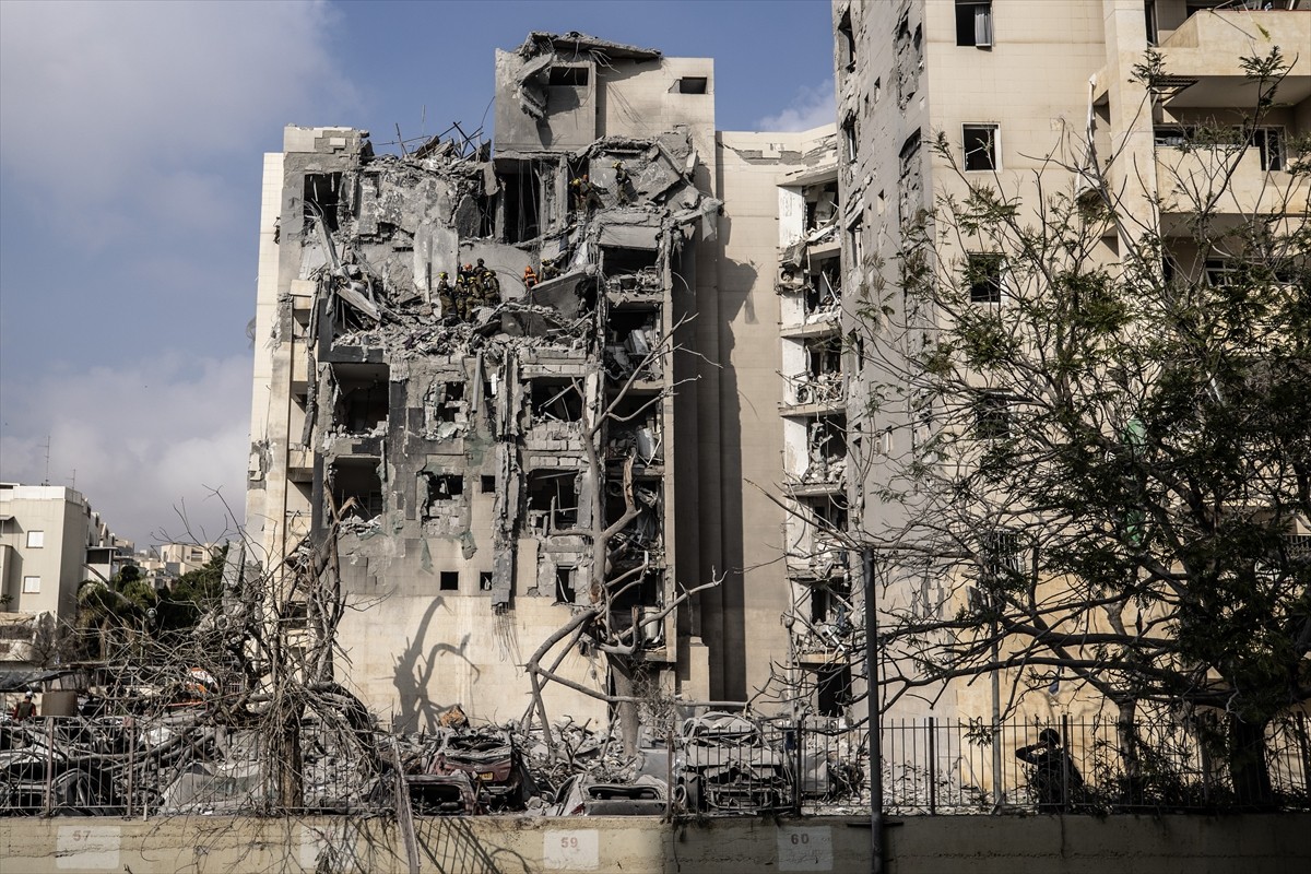 ABD Başkanı Donald Trump’ın açıkladığı ateşkes yürürlüğe girmeden kısa süre önce İran’dan atılan...