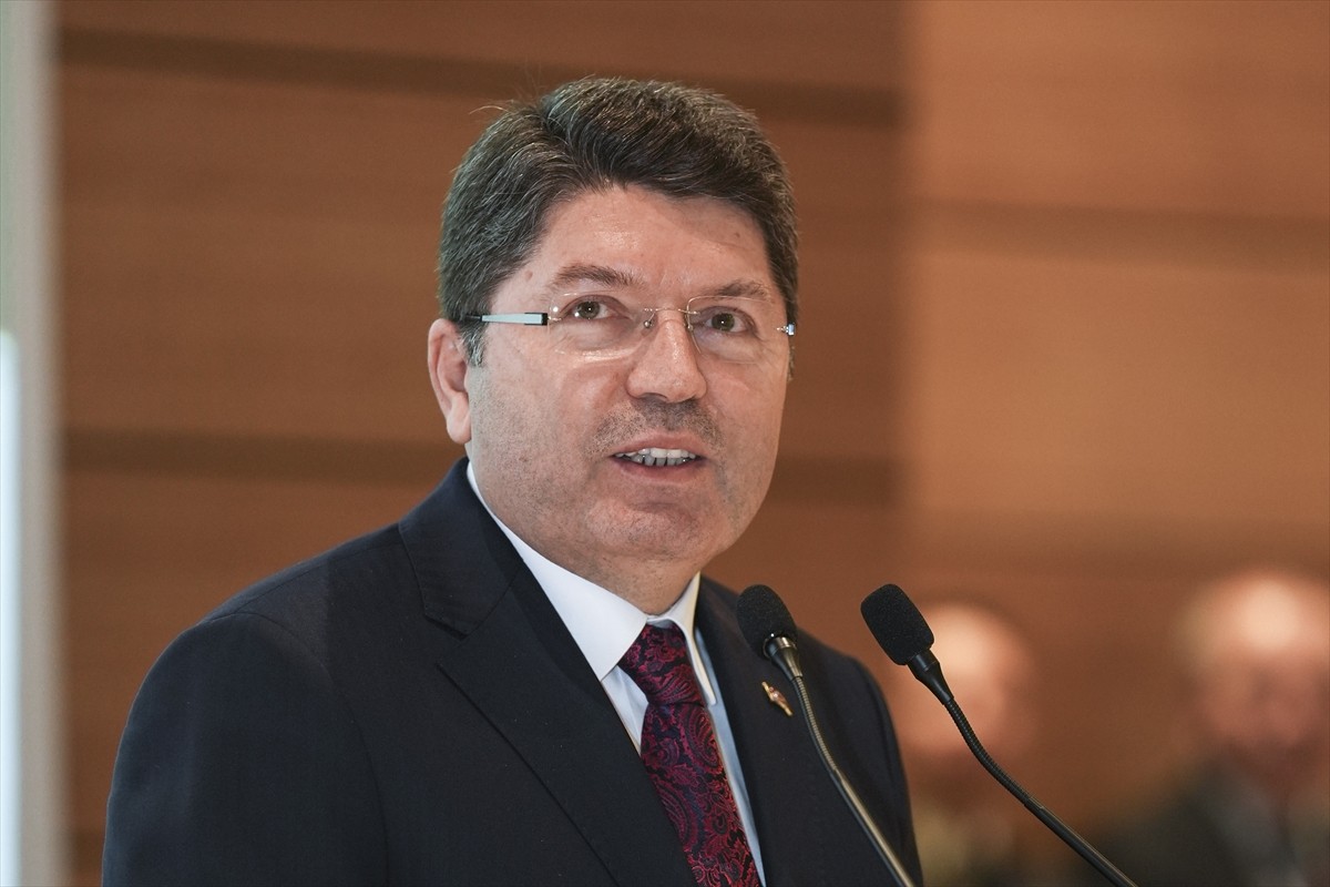 Adalet Bakanı Yılmaz Tunç, Türkiye Noterler Birliğinin 54. Olağan Kongresi'ne katıldı. Tunç...